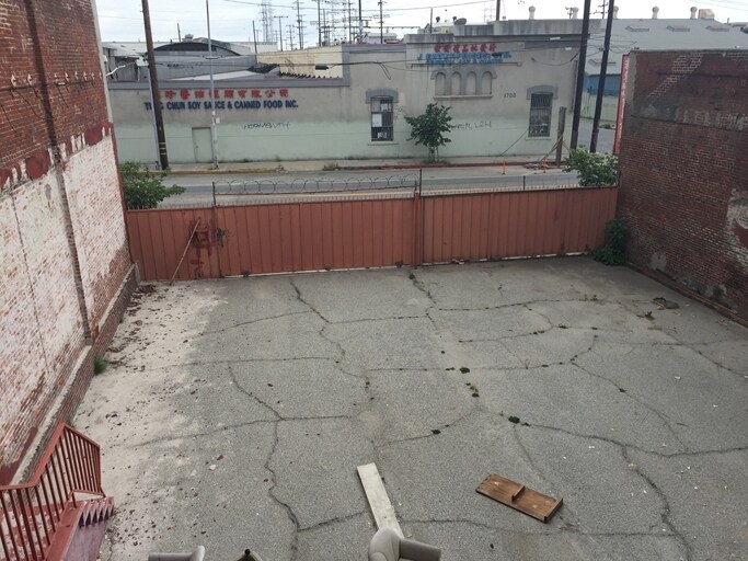 1709 Spring St, Los Angeles, CA à vendre - Photo de l’immeuble – Image 3 sur 9