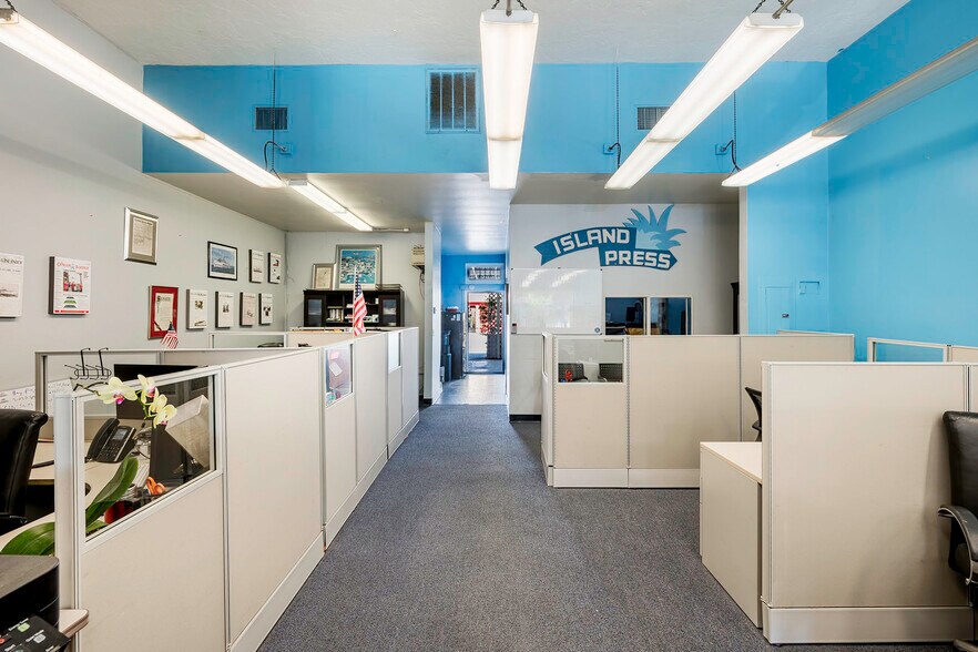 216 Main St, Seal Beach, CA à louer - Photo de l’immeuble – Image 3 sur 11