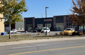 150 Front St, Quinte West, ON à louer Photo de l’immeuble– Image 2 sur 2