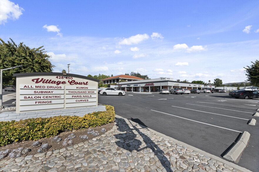 428-450 N Moorpark Rd, Thousand Oaks, CA à louer - Photo de l’immeuble – Image 1 sur 9