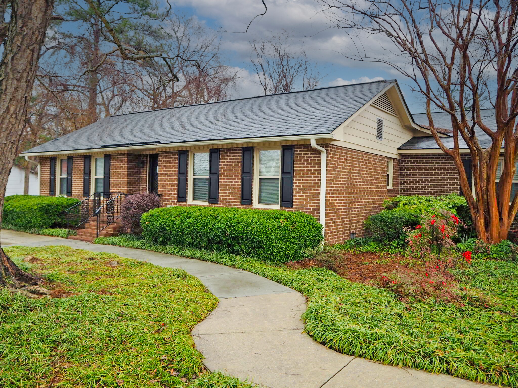 208 N Webb St, Selma, NC à louer Photo de l’immeuble– Image 1 sur 36