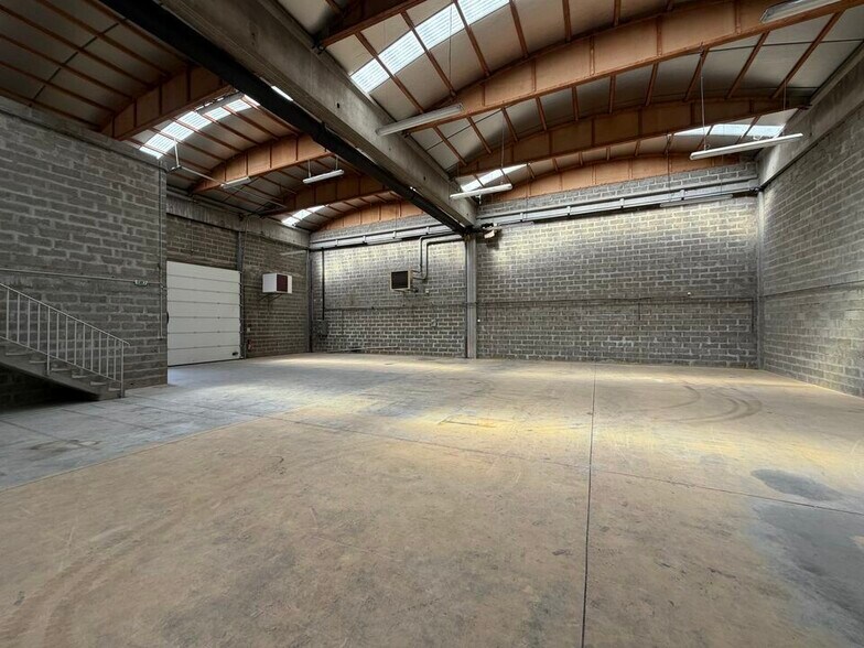 81 Avenue Du Progrès, Chassieu à louer - Photo de l’immeuble – Image 2 sur 6