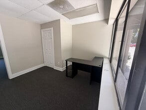 4570 St John's Ave, Jacksonville, FL à louer Photo intérieure– Image 2 sur 9
