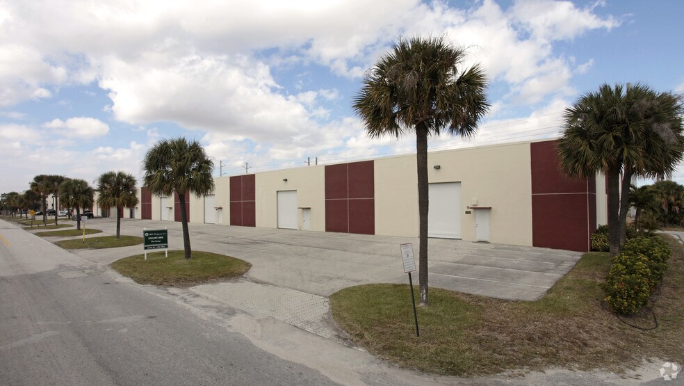 1307 Hill Ave, Mangonia Park, FL à vendre - Photo de l’immeuble – Image 2 sur 14