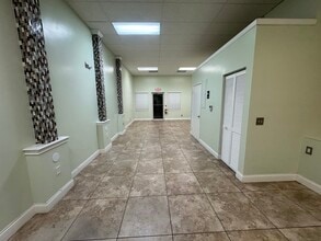 698-750 SW Port St Lucie Blvd, Port Saint Lucie, FL à louer Photo intérieure– Image 2 sur 9