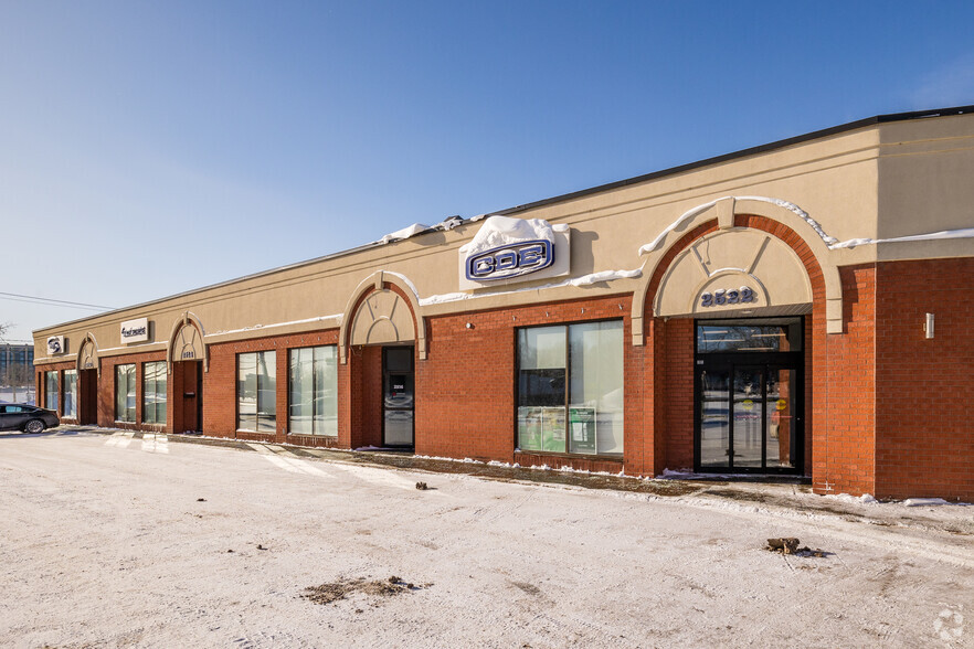 2510-2522 Boul Le Corbusier, Laval, QC à louer - Photo de l’immeuble – Image 3 sur 3