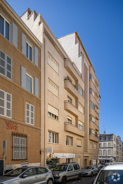 30 A Rue De Village, Marseille à louer - Photo de l’immeuble – Image 2 sur 5