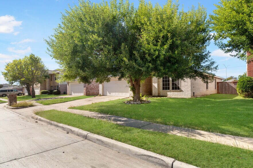 8704 Hunters Creek Dr, Fort Worth, TX à vendre - Photo de l’immeuble – Image 3 sur 3