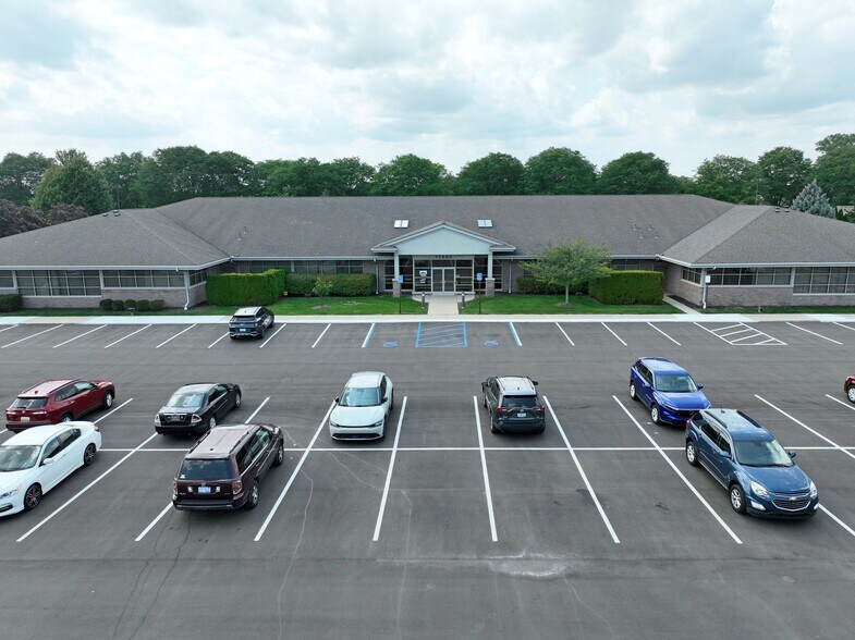 35501-35765 Mound Rd, Sterling Heights, MI à louer - Photo de l’immeuble – Image 2 sur 11