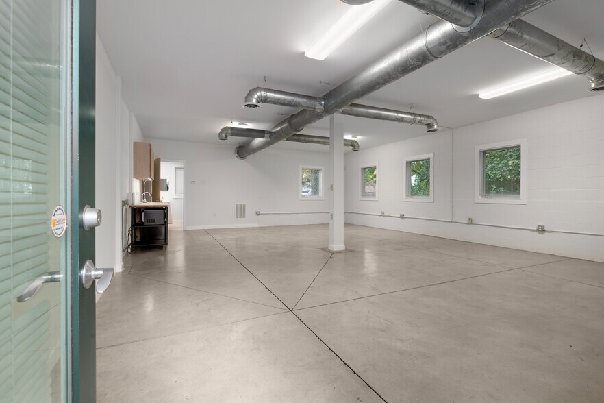 2035 Manchester St NE, Atlanta, GA à louer - Photo intérieure – Image 3 sur 28