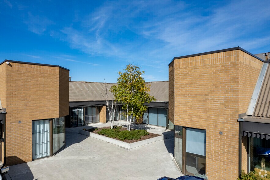 95 W Beaver Creek Rd, Richmond Hill, ON à louer - Photo de l’immeuble – Image 3 sur 8