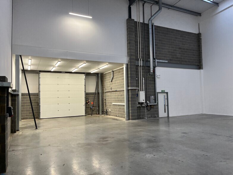 Chippenham Dr, Milton Keynes à louer - Photo de l’immeuble – Image 3 sur 12