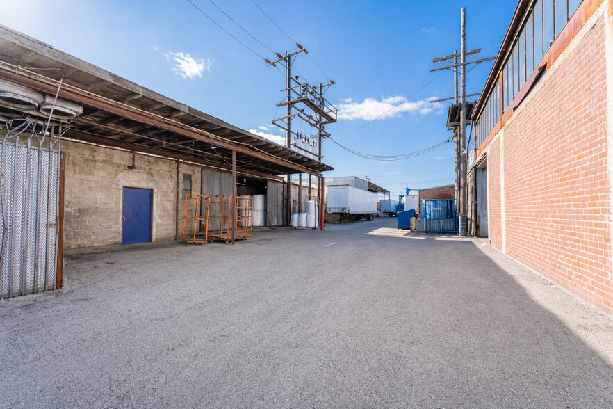 830 59th St, Los Angeles, CA à vendre - Photo de l’immeuble – Image 3 sur 14