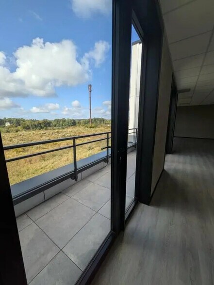 Bureau dans Saint-Martin-du-Vivier à louer - Photo de l’immeuble – Image 2 sur 4