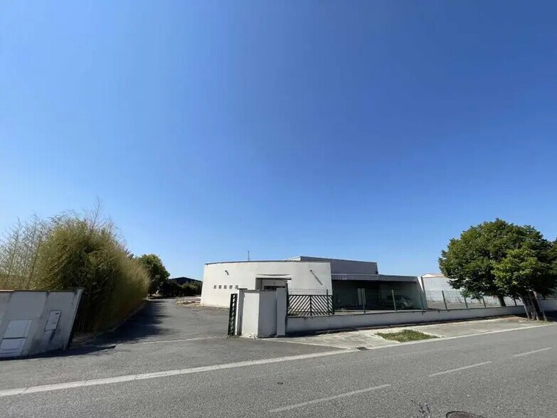 Local d'activités dans Fontenilles à vendre - Photo de l’immeuble – Image 2 sur 10