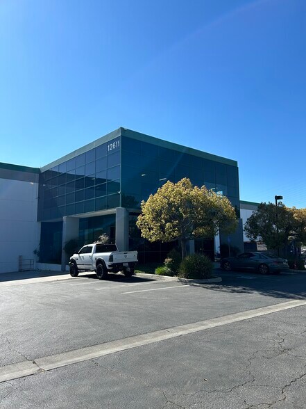 12611 Encinitas Ave, Sylmar, CA à louer - Photo de l’immeuble – Image 3 sur 4