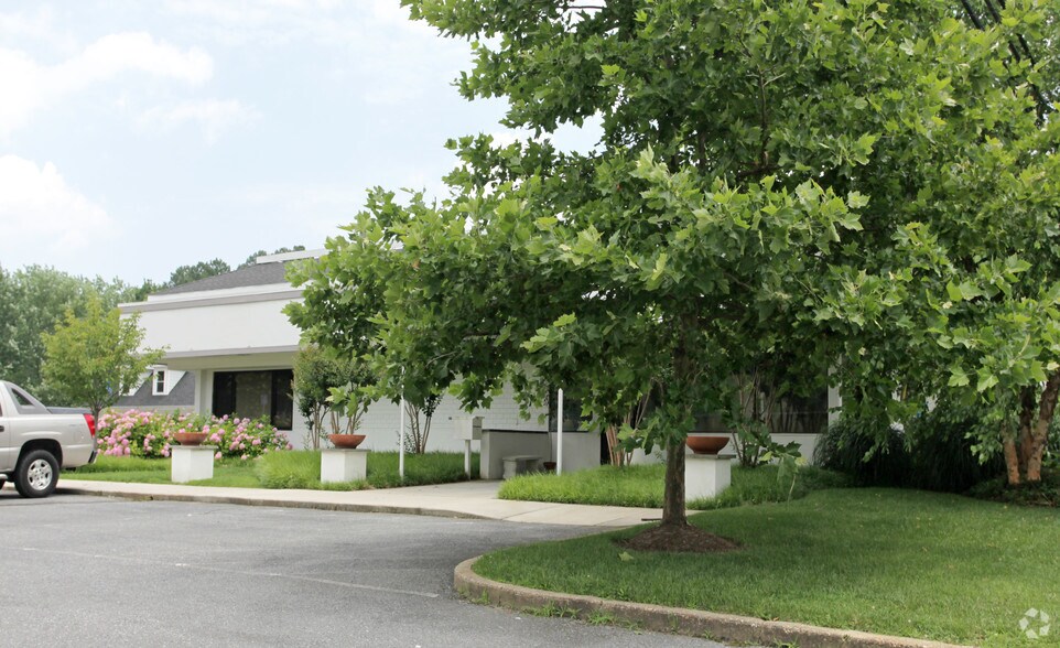 818 E College Pky, Annapolis, MD à louer - Photo de l’immeuble – Image 3 sur 18