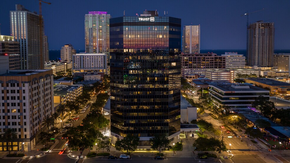 360 Central Ave, Saint Petersburg, FL à louer - Photo de l’immeuble – Image 1 sur 12