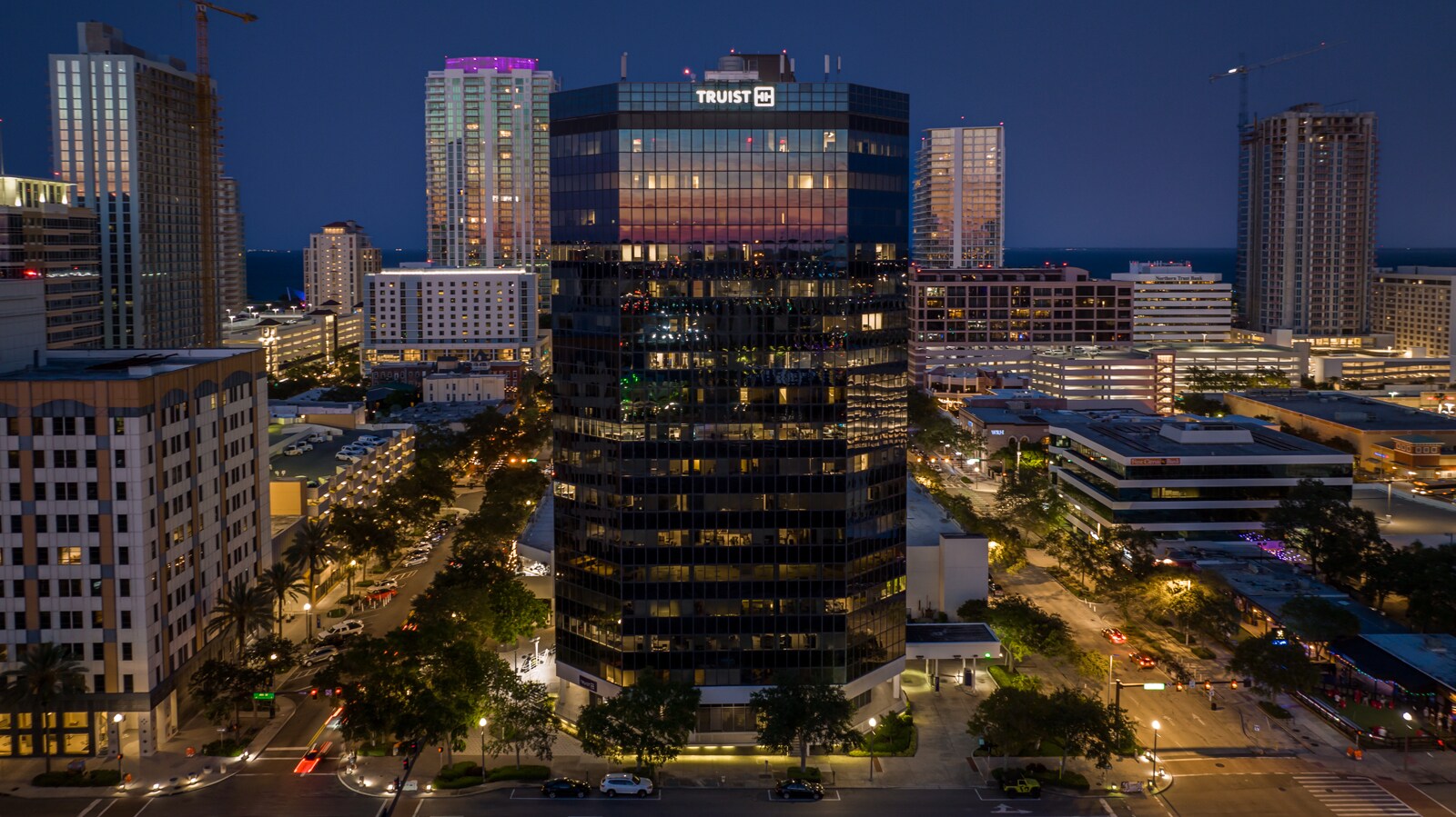 360 Central Ave, Saint Petersburg, FL à louer Photo de l’immeuble– Image 1 sur 13