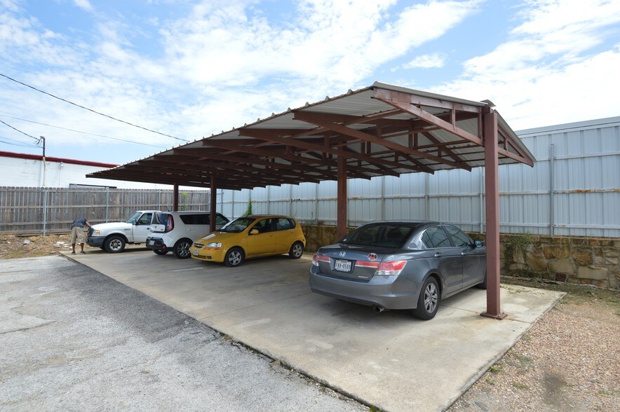 2215 W Pipeline Rd, Euless, TX à louer - Photo de l’immeuble – Image 2 sur 8