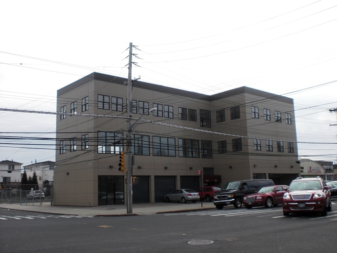 2000 Hylan Blvd, Staten Island, NY à louer - Photo de l’immeuble – Image 3 sur 28