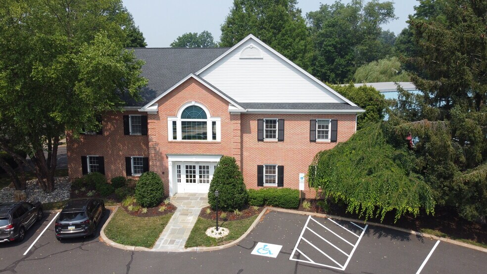 200 S Clinton St, Doylestown, PA à louer - Photo de l’immeuble – Image 2 sur 8