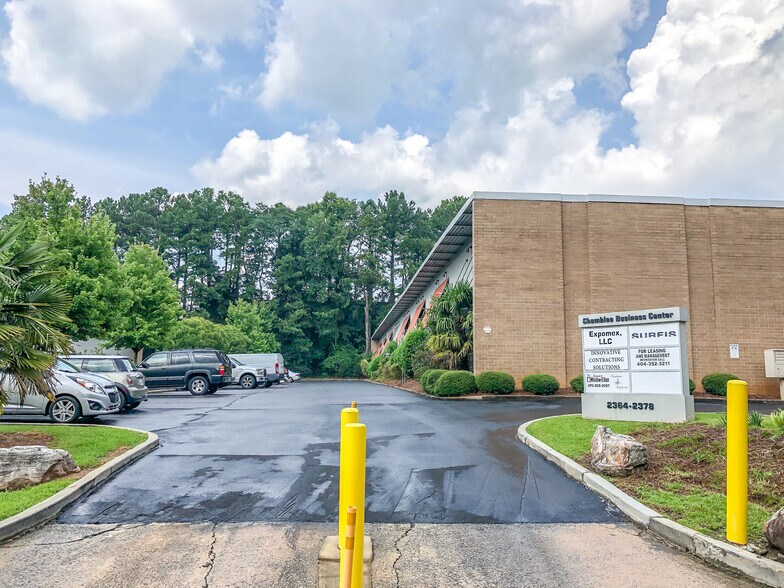 2364-2378 John Glenn Dr, Chamblee, GA à louer - Photo de l’immeuble – Image 2 sur 4
