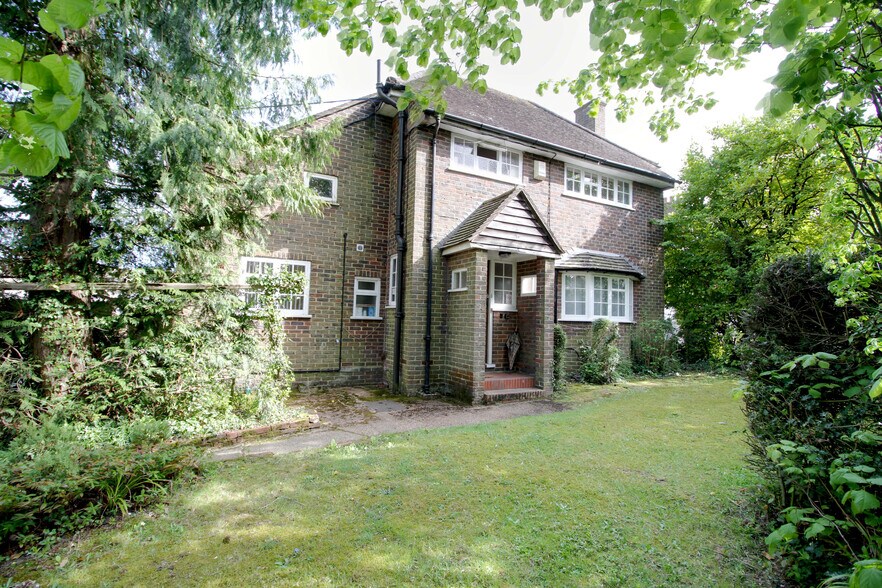 6 Paddockhall Rd, Haywards Heath à louer - Photo de l’immeuble – Image 1 sur 2