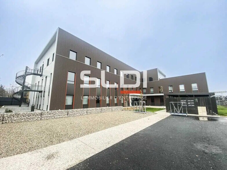 Bureau dans Montluel à louer - Photo de l’immeuble – Image 1 sur 14