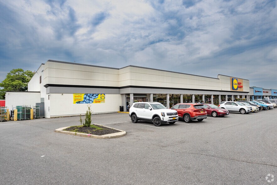 725-761 Sunrise Hwy, West Babylon, NY à louer - Photo de l’immeuble – Image 3 sur 6