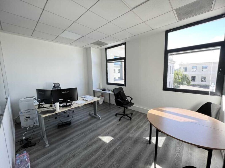 Bureau dans Créteil à louer - Photo de l’immeuble – Image 2 sur 5