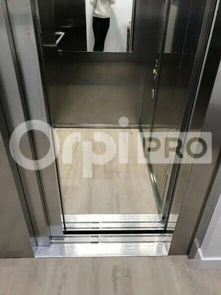 Bureau dans Saint-Junien à louer - Photo de l’immeuble – Image 3 sur 5