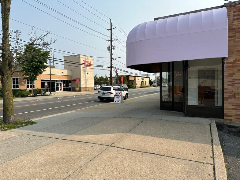 1231-1239 Broadway, Hewlett, NY à louer - Photo de l’immeuble – Image 1 sur 8