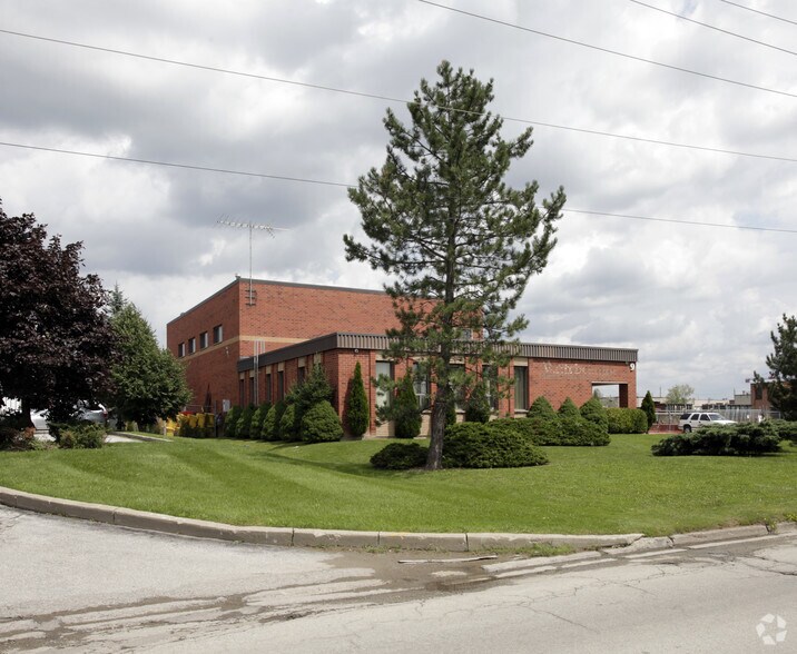 9 Holland Dr, Caledon, ON à louer - Photo de l’immeuble – Image 2 sur 2