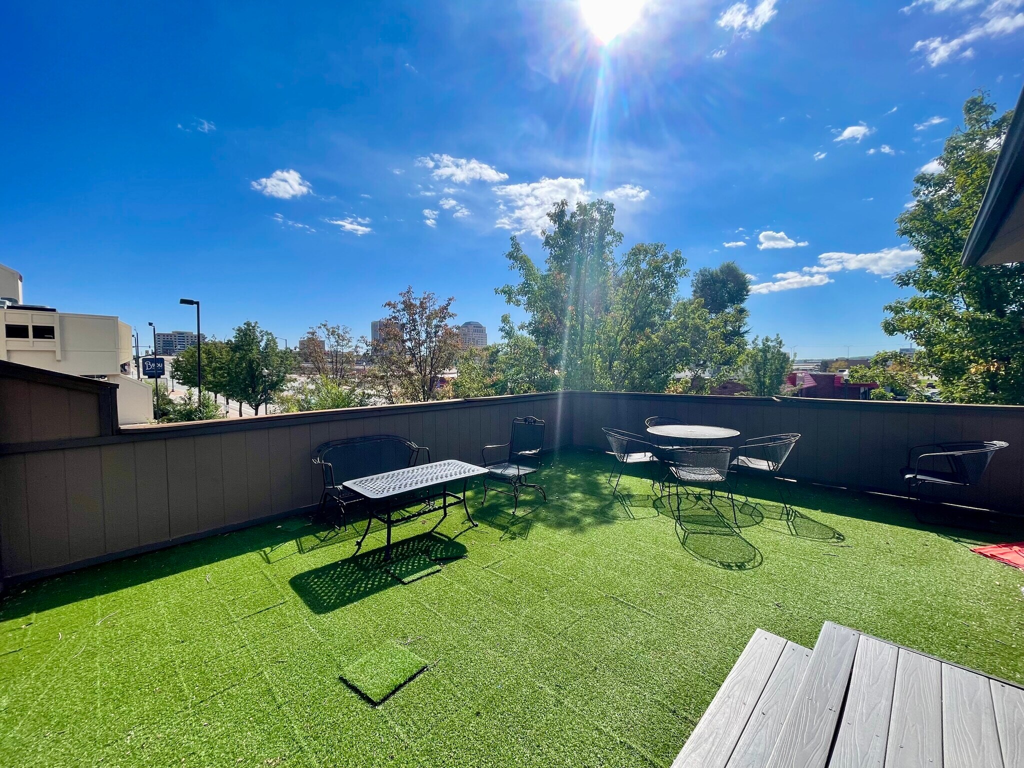 332 W Bijou St, Colorado Springs, CO à louer Photo de l’immeuble– Image 1 sur 4