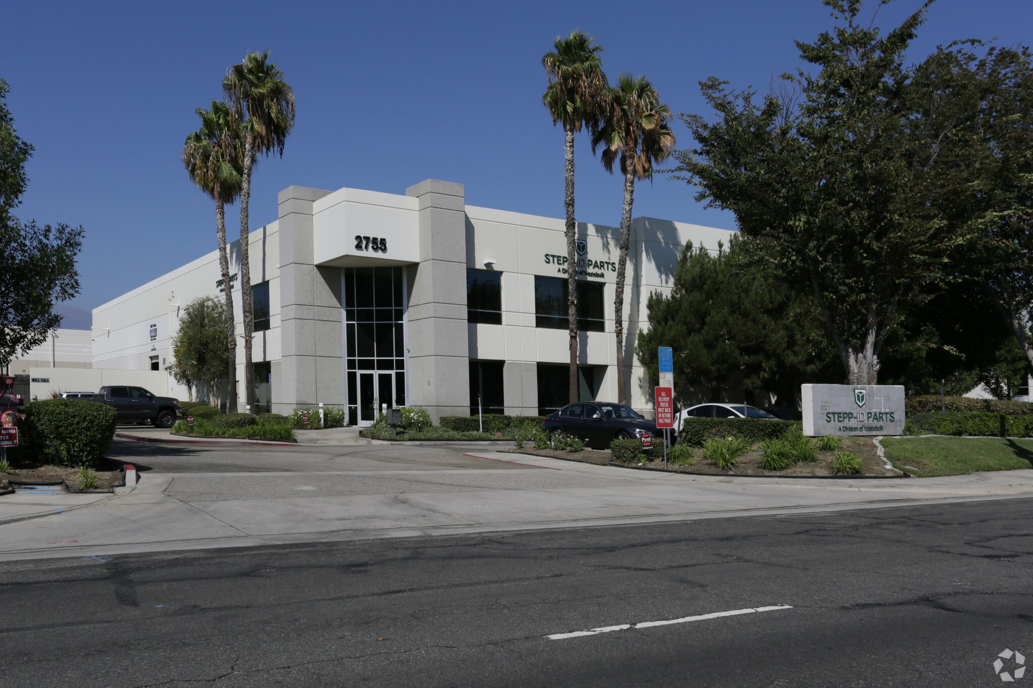 2755 E Philadelphia St, Ontario, CA à louer Photo principale– Image 1 sur 5