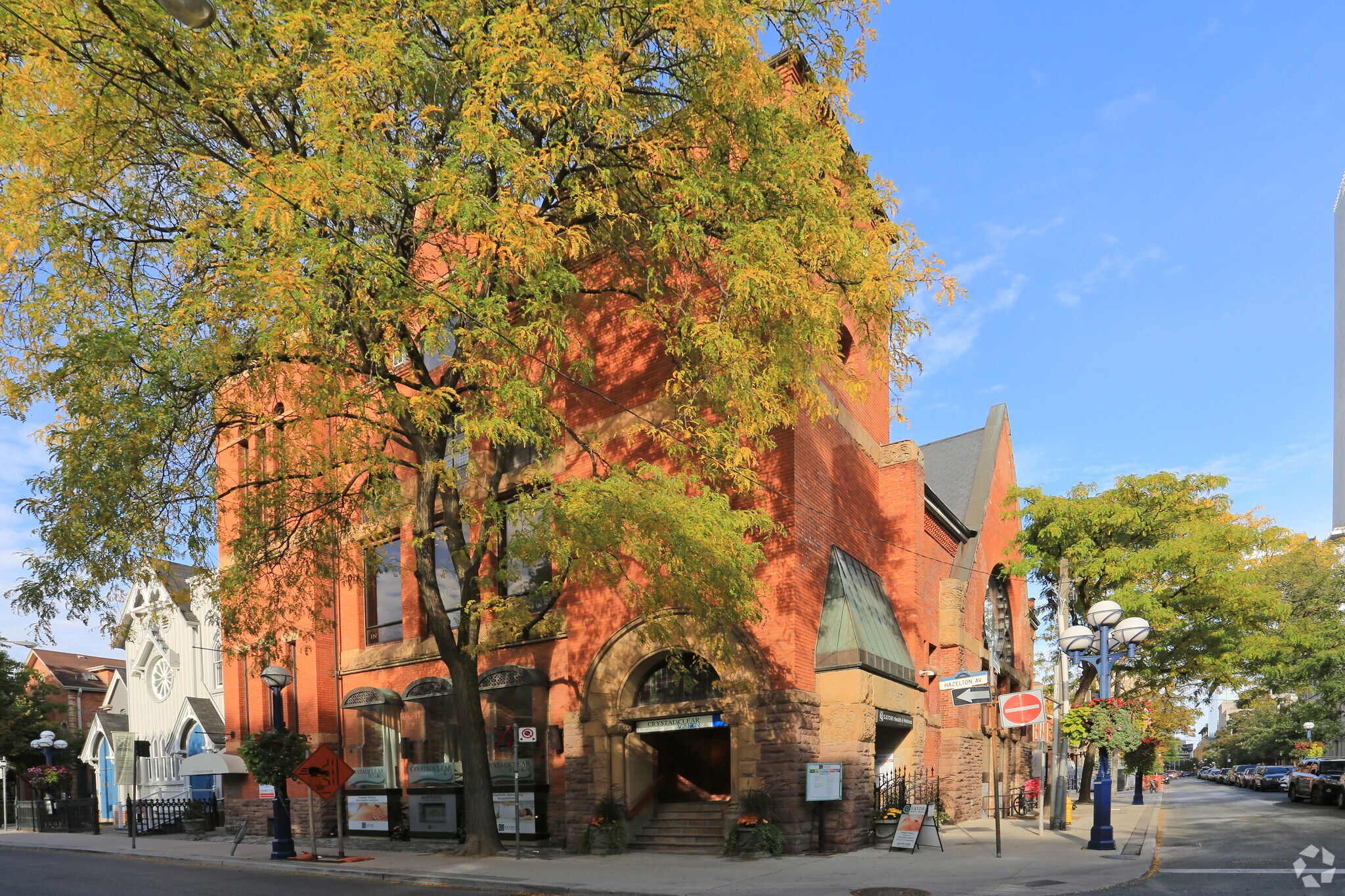 33 Hazelton Ave, Toronto, ON à louer Photo principale– Image 1 sur 6