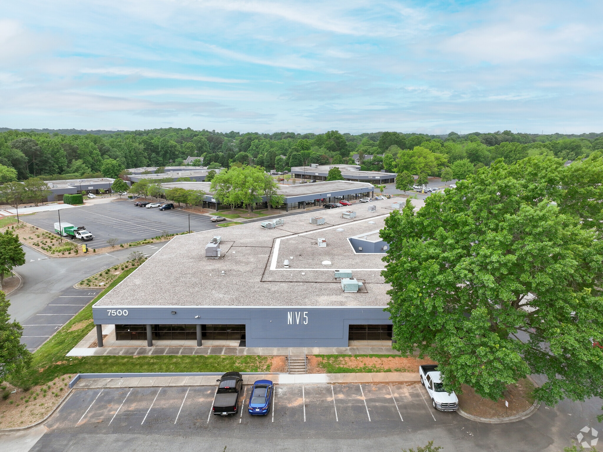 7500 E Independence Blvd, Charlotte, NC à louer Aérien– Image 1 sur 3