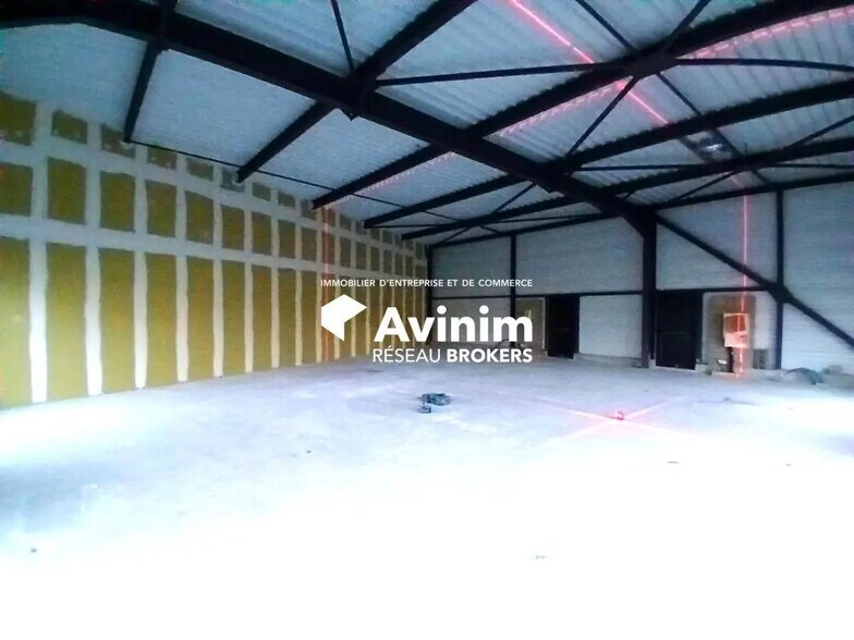 Local commercial dans Saint-Jean-de-la-Ruelle à louer - Photo intérieure – Image 3 sur 4