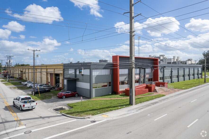 4225 NW 72nd Ave, Miami, FL à louer - Photo de l’immeuble – Image 1 sur 8