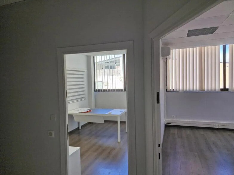 Bureau dans Mougins à louer - Photo de l’immeuble – Image 2 sur 7