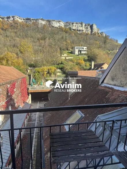 Local d'activités dans Ornans à vendre - Photo de l’immeuble – Image 2 sur 10