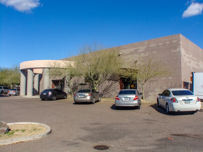 8801 N Central Ave, Phoenix, AZ à louer - Photo de l’immeuble – Image 3 sur 7