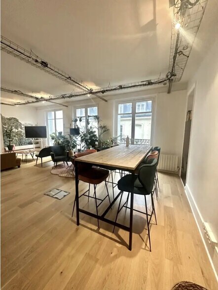 70 Rue Du Temple, Paris à louer - Photo de l’immeuble – Image 2 sur 7