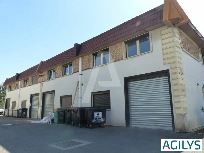 Local d’activités dans Massy à louer - Photo de l’immeuble – Image 1 sur 9