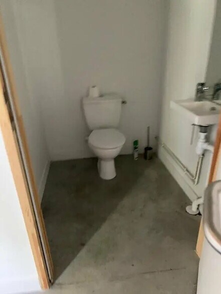 Bureau dans Avignon à louer - Photo de l’immeuble – Image 3 sur 6