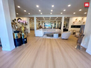 15164-15200 Ventura Blvd, Sherman Oaks, CA à louer Photo intérieure– Image 1 sur 9