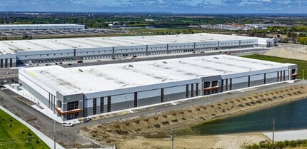 5525 Countryside Dr, Brampton, ON à louer Photo de l’immeuble– Image 2 sur 6