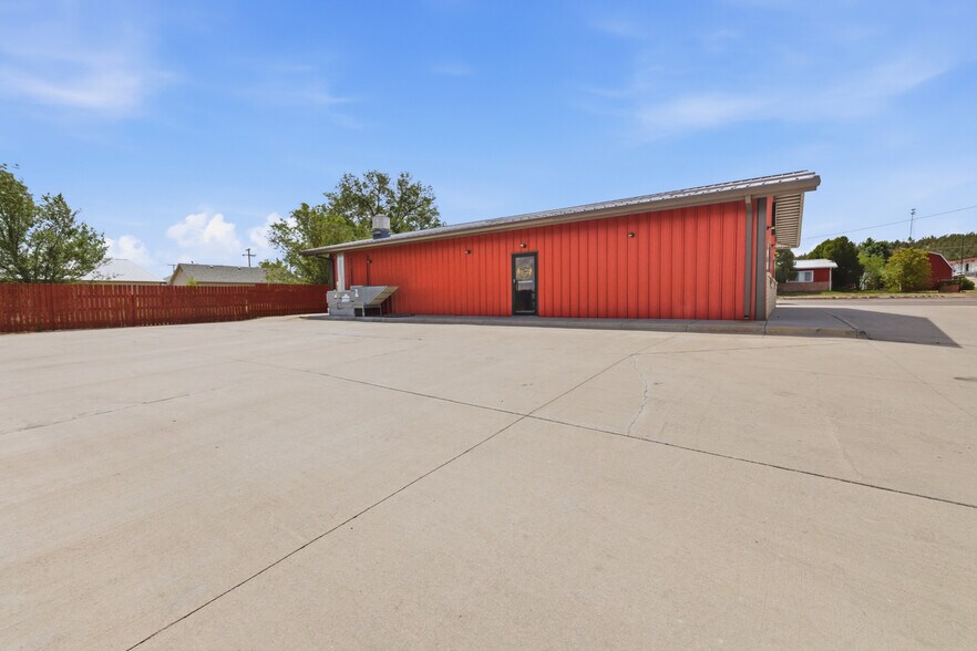 515 W 5th St, Pine Bluffs, WY à vendre - Photo de l’immeuble – Image 3 sur 25