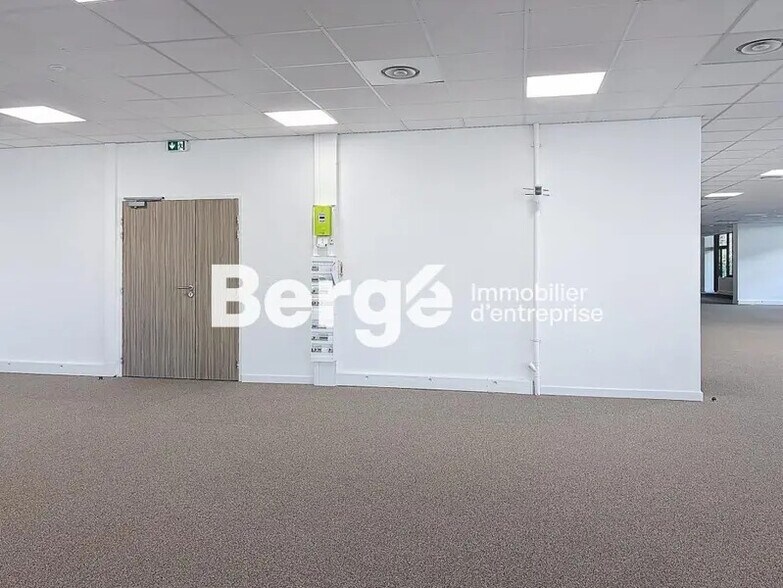 Bureau dans SOPHIA ANTIPOLIS à louer - Photo de l’immeuble – Image 3 sur 15